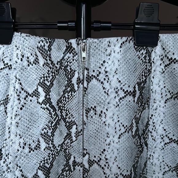 AKIRA Snake Print Mini Skirt - Picture 4 of 7